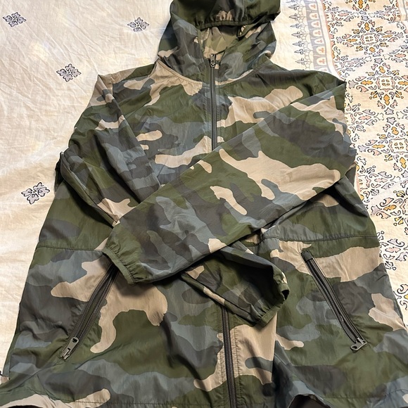 Windbreaker - Picture 4 of 5